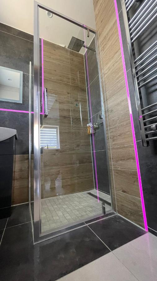 #4 Tgha Luxury One Bedroom Apartment In Athlone Exterior photo